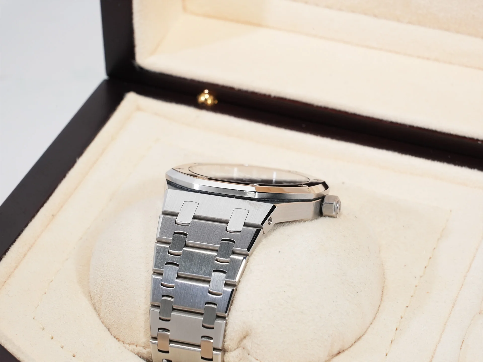 オーデマピゲ ロイヤルオーク ニックファルド Ref.15190SP.OO.0789ST.01 ステンレススチール/プラチナ ブラック文字盤 美中古 hvrapa6z - Image 6