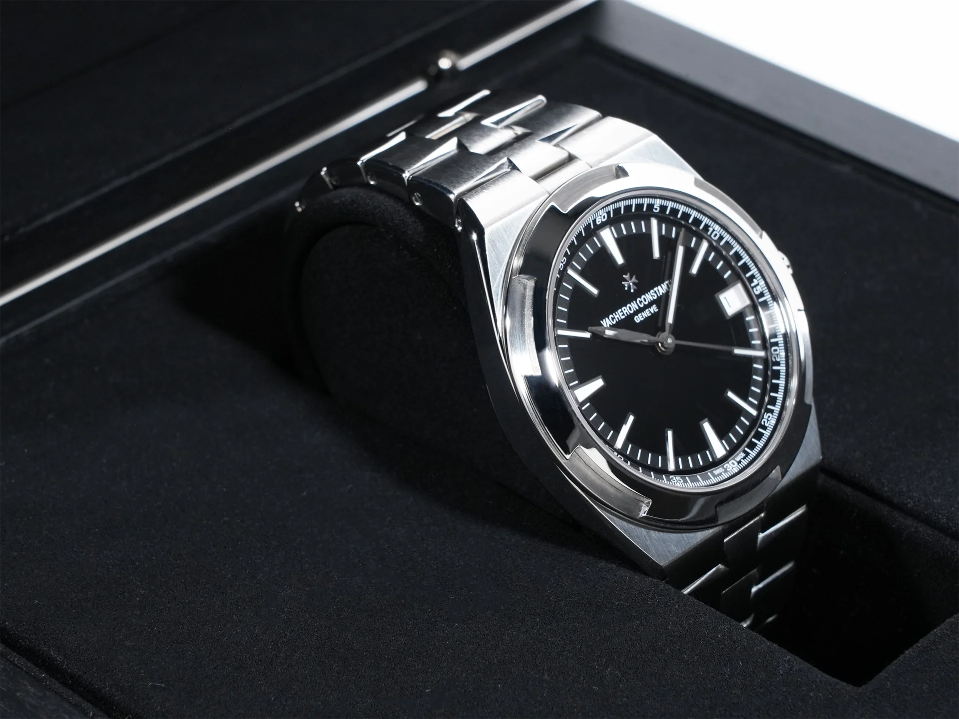 ヴァシュロンコンスタンタン オーヴァーシーズ Ref.4500V/110A-B483 ブラック文字盤 中古 i6fxdffu - Image 5