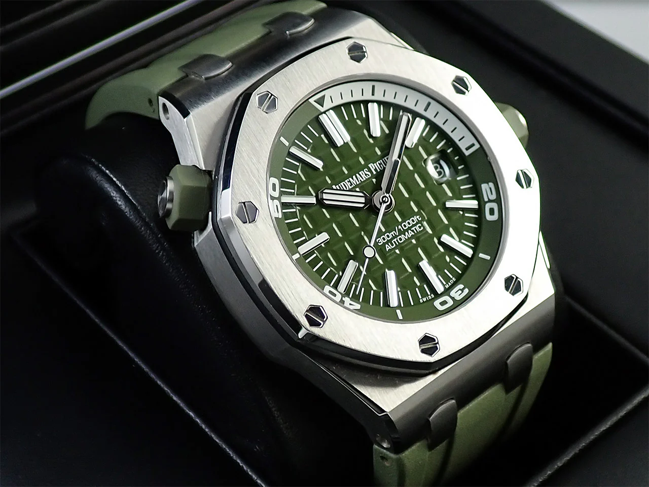 オーデマピゲ ロイヤルオーク オフショア ダイバー Ref.15710ST.OO.A052CA.01 ステンレススチール カーキ文字盤 - Image 4