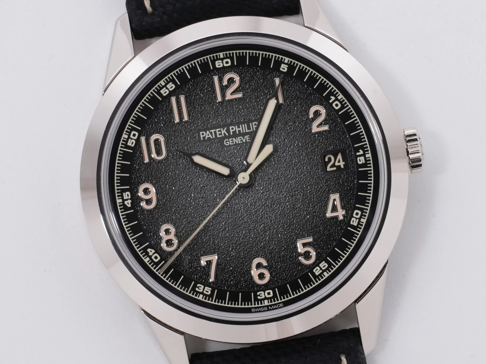 パテックフィリップ カラトラバ Ref.5226G-001 ホワイトゴールド ブラックグラデーションのテクスチャード ラック アントラサイト文字盤 - Image 3