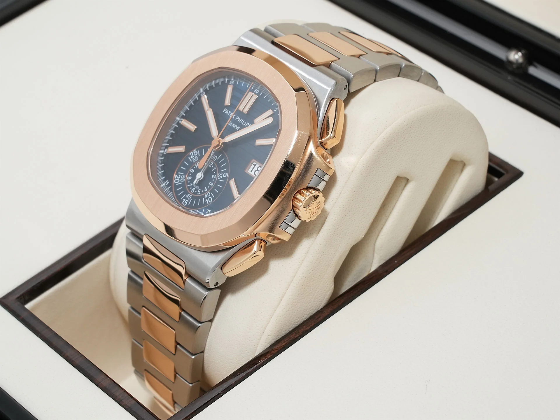 パテックフィリップ ノーチラス クロノグラフ Ref.5980/1AR-001 ステンレススチール/ローズゴールド ブルー文字盤 中古 jykint46 - Image 4