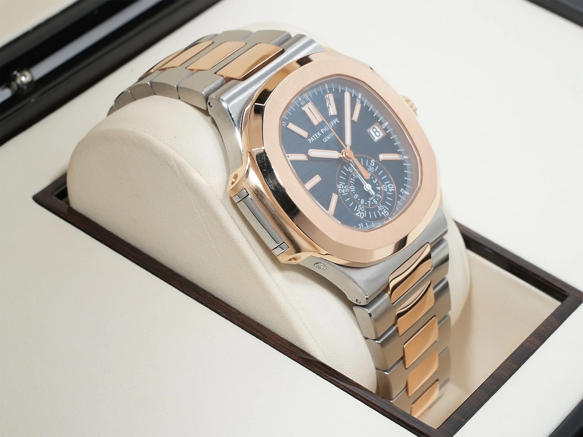 パテックフィリップ ノーチラス クロノグラフ Ref.5980/1AR-001 ステンレススチール/ローズゴールド ブルー文字盤 中古 jykint46 - Image 5