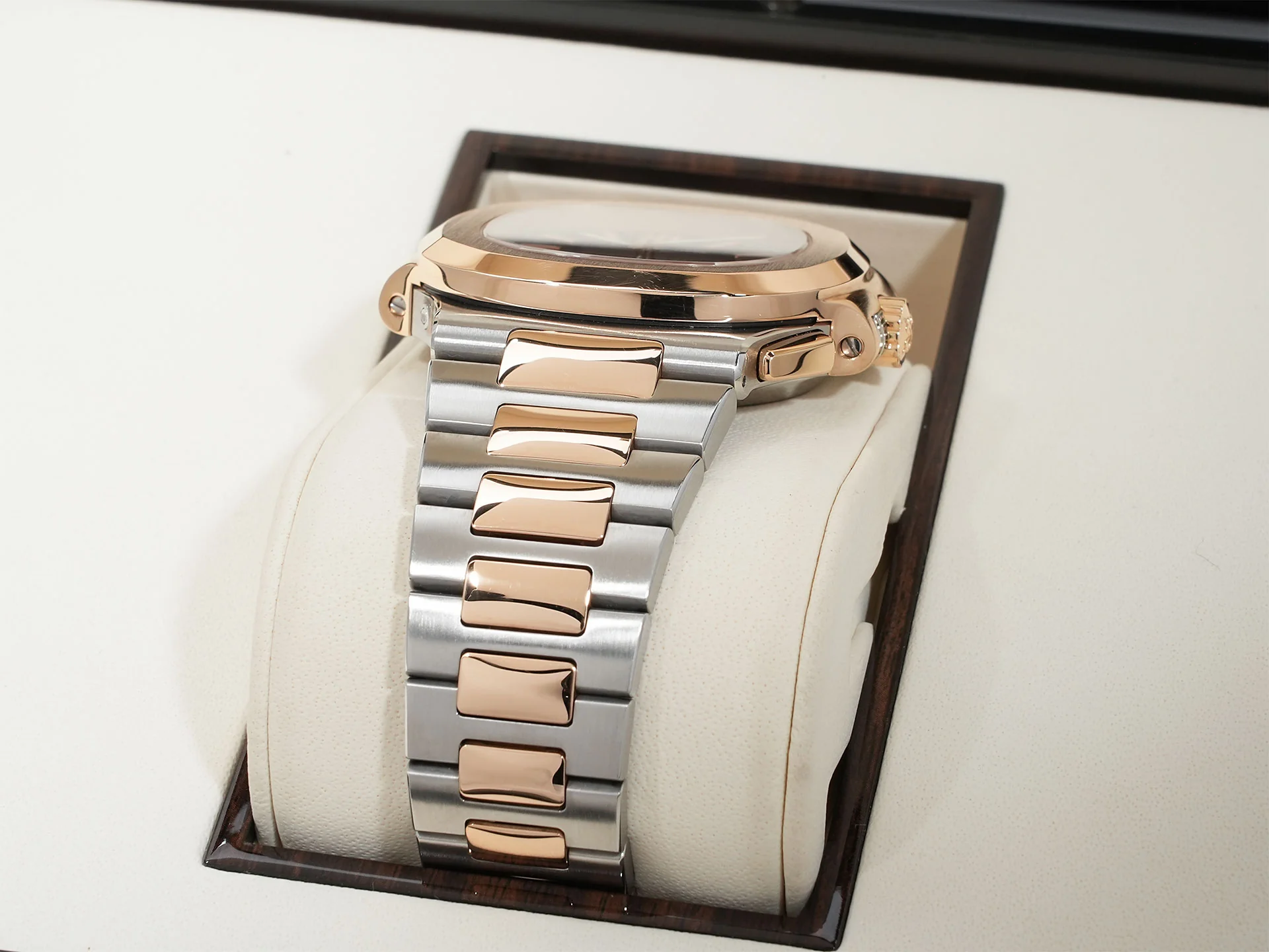 パテックフィリップ ノーチラス クロノグラフ Ref.5980/1AR-001 ステンレススチール/ローズゴールド ブルー文字盤 中古 jykint46 - Image 6