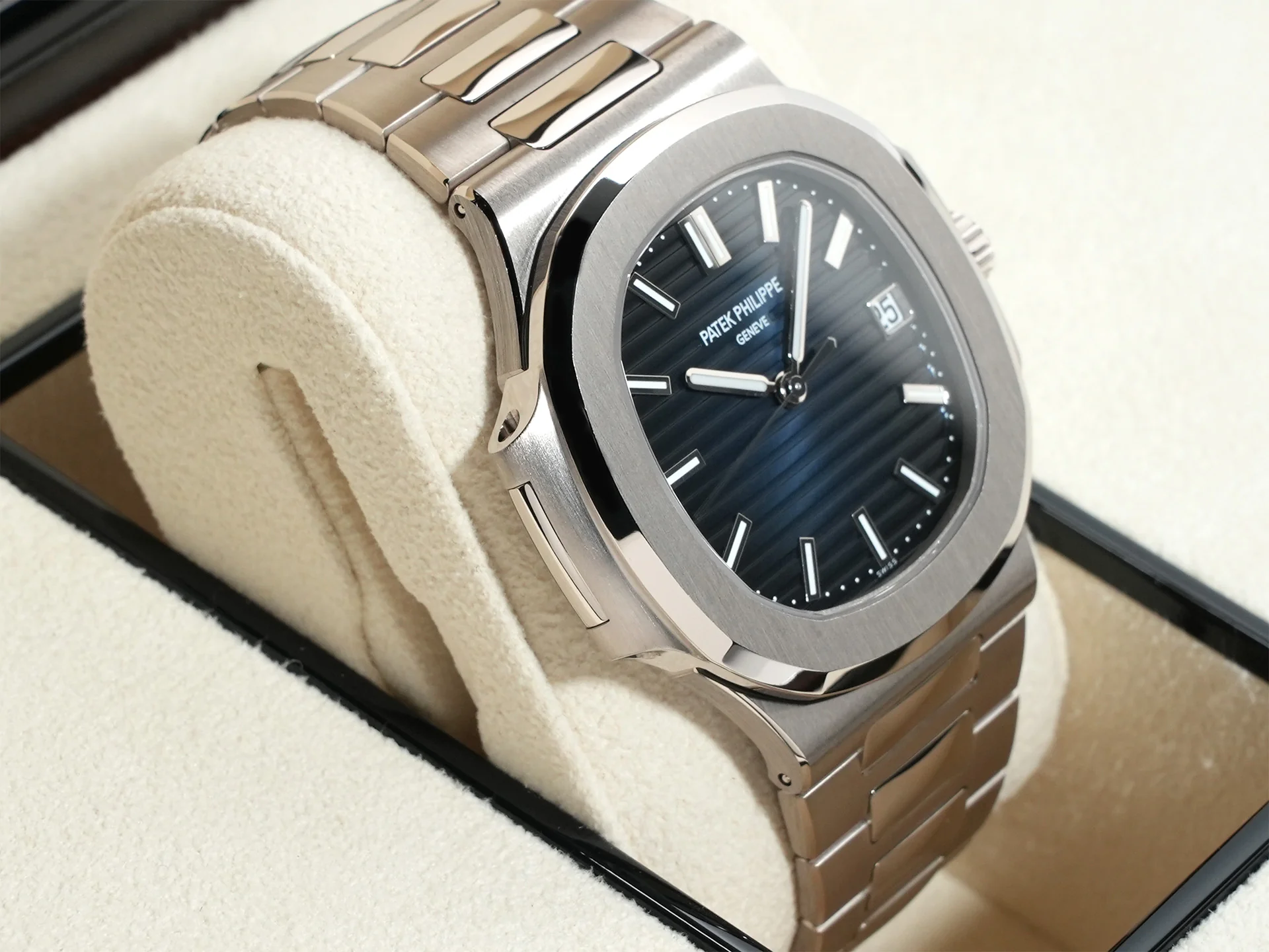 パテックフィリップ ノーチラス Ref.5811/1G-001 ホワイトゴールド ブルー・ソレイユ文字盤 - Image 5