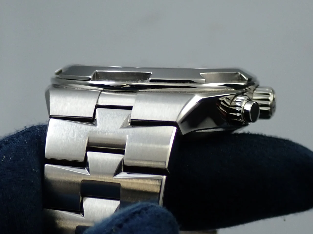 ヴァシュロンコンスタンタン オーヴァーシーズ クロノグラフ Ref.5500V/110A-B481 ブラック文字盤 中古 L9771996 - Image 7