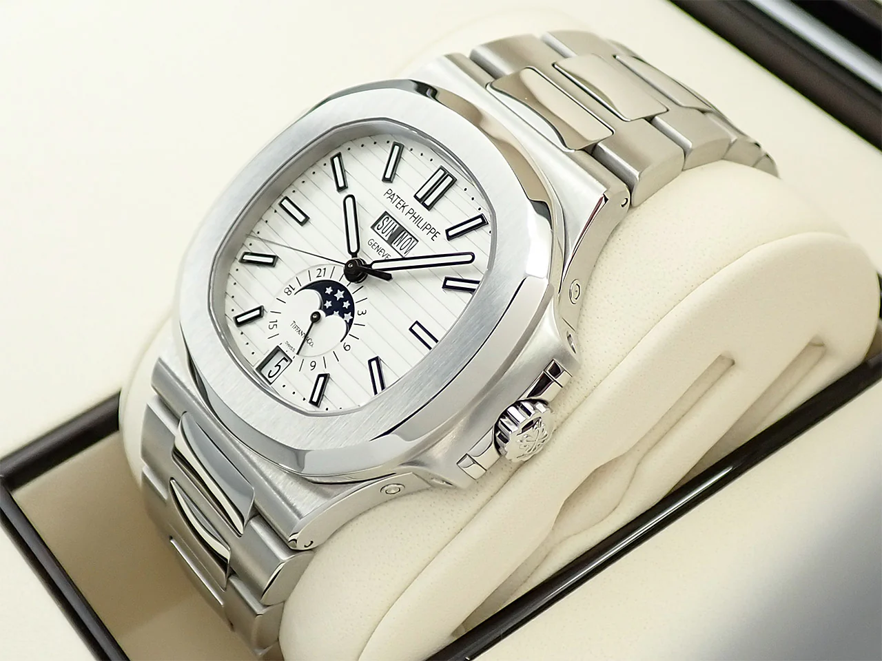 パテックフィリップ ノーチラス アニュアルカレンダー TIFFANY&CO. Ref.5726/1A-010 ステンレススチール ホワイト文字盤 - Image 4
