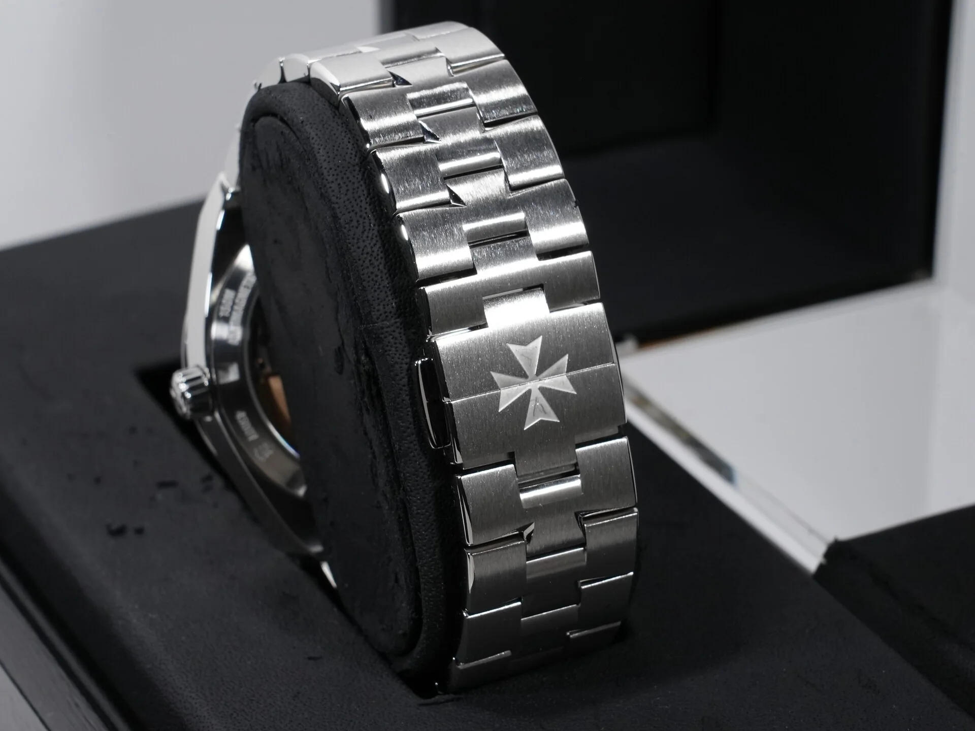 ヴァシュロンコンスタンタン オーヴァーシーズ Ref.4500V/110A-B483 SS ブラック文字盤 美中古 nf4vnr8o - Image 7