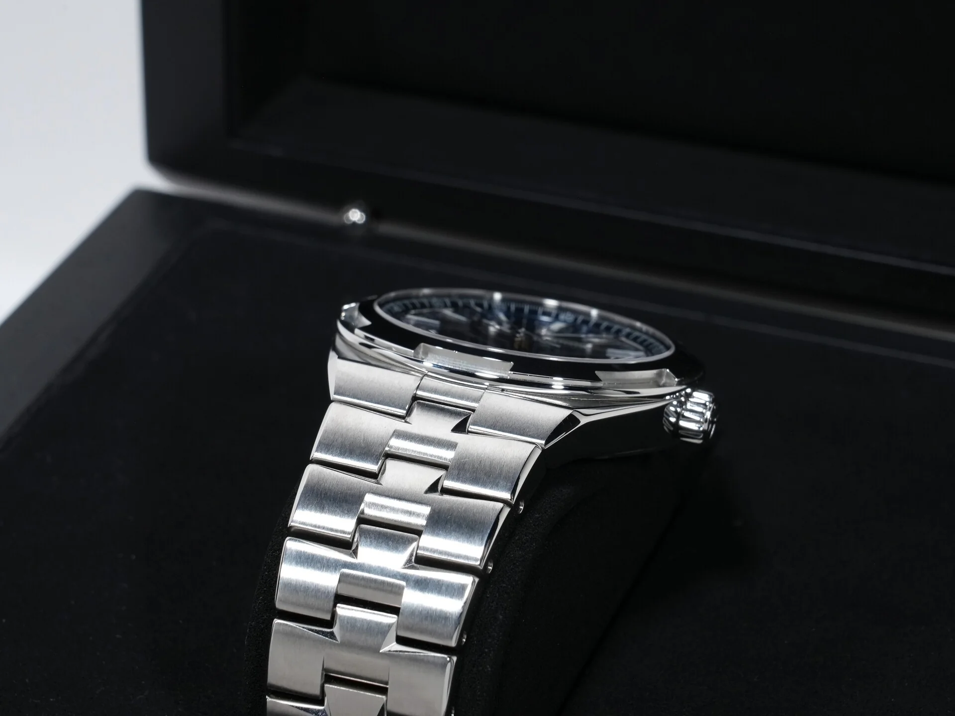 ヴァシュロンコンスタンタン オーヴァーシーズ Ref.4500V/110A-B128 ステンレススチール ブルー文字盤 中古 nvvjekeh - Image 6