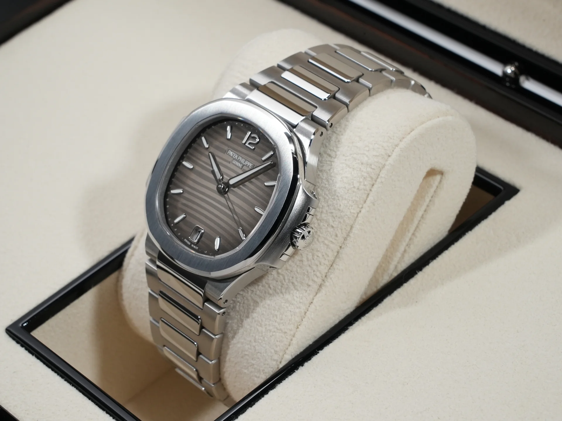 パテックフィリップ ノーチラス Ref.7118/1A-011 ステンレススチール スモークグレー文字盤 - Image 4