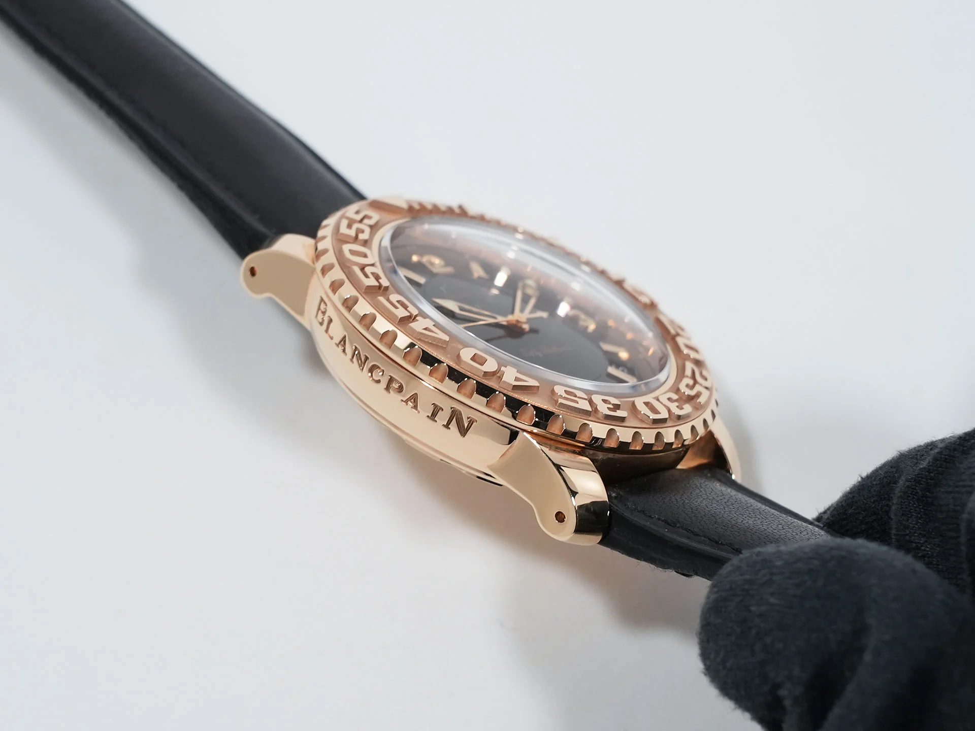 ブランパン フィフティ ファゾムス Ref.2200-3630-63B イエローゴールド ブラック文字盤 中古 o7bm3jih - Image 5