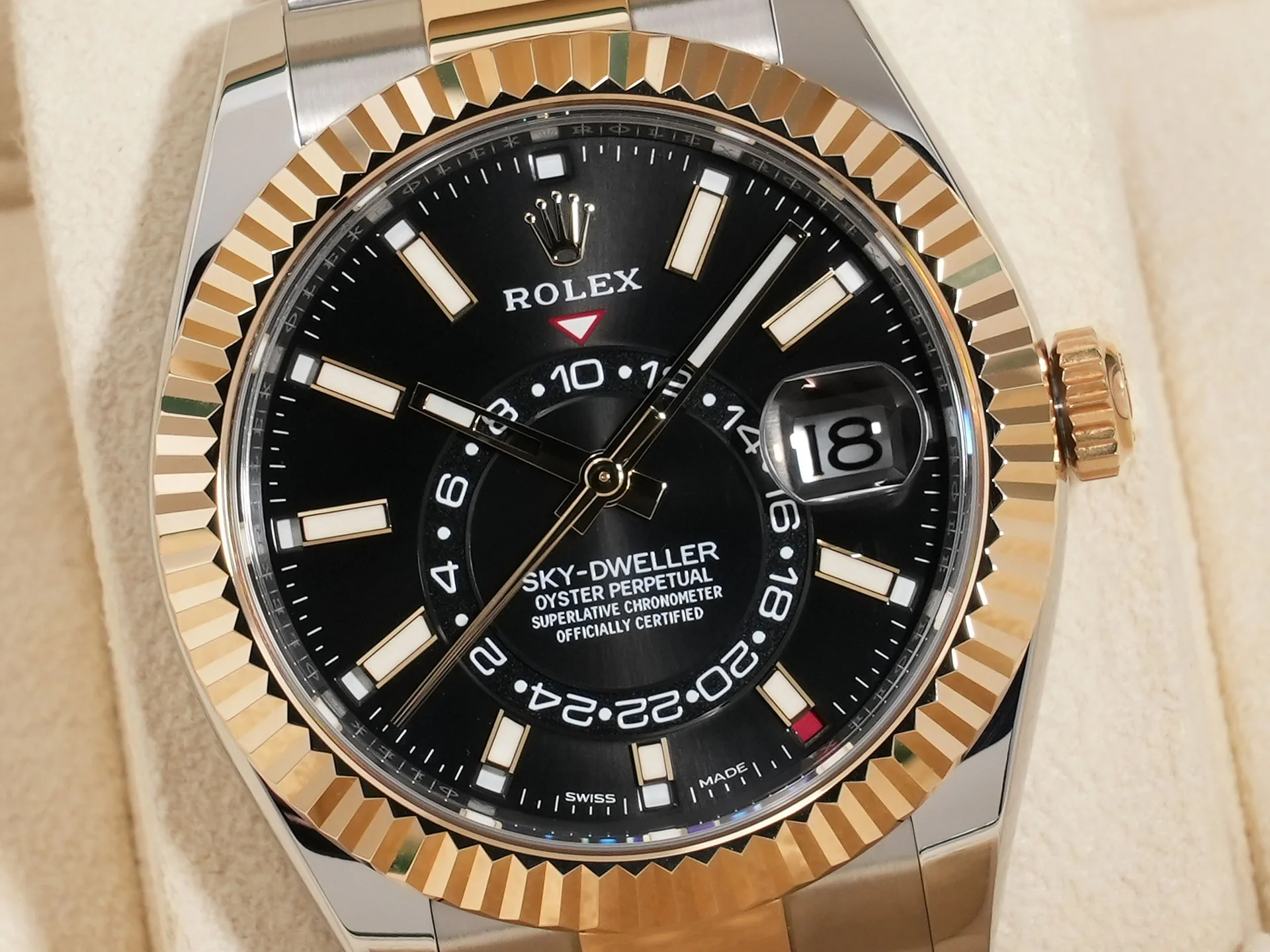 ロレックス スカイドゥエラー Ref.326933 ステンレススチール/イエローゴールド ブラック文字盤 オイスターブレスレット - Image 3