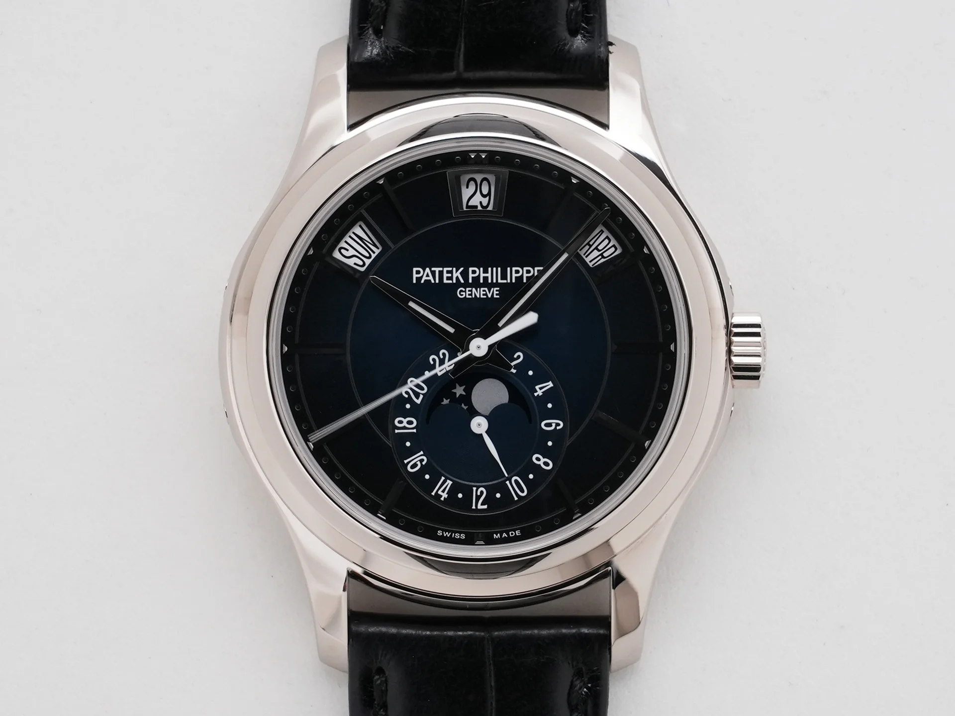 パテックフィリップ アニュアルカレンダー Ref.5205G-013 ホワイトゴールド ブルーブラックグラデーション文字盤 - Image 2