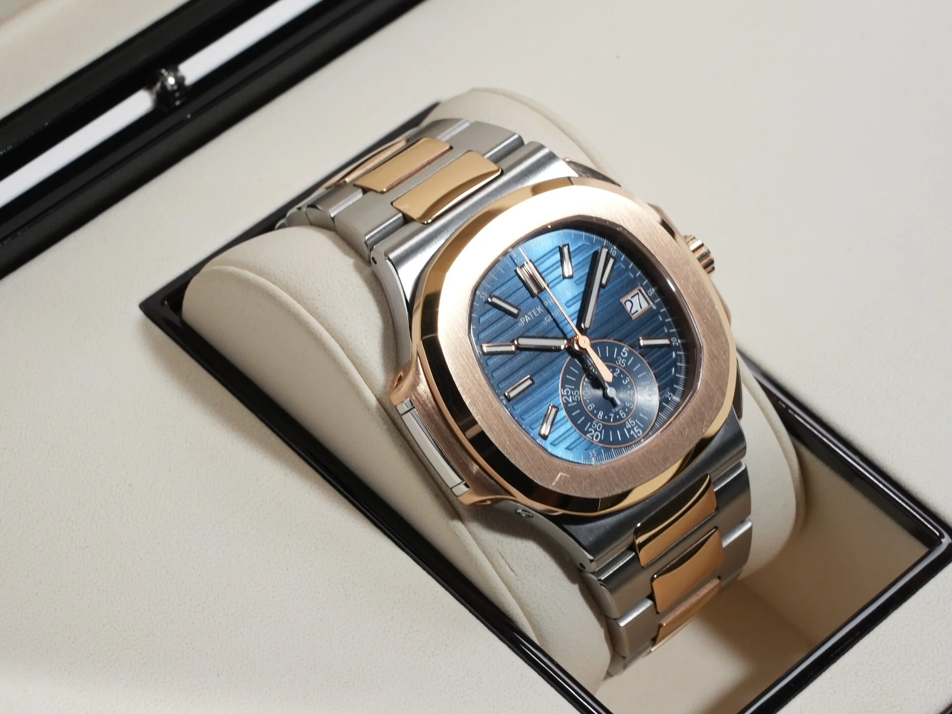 パテックフィリップ ノーチラス クロノグラフ Ref.5980/1AR-001 ステンレススチール/ローズゴールド ブルー文字盤 - Image 5