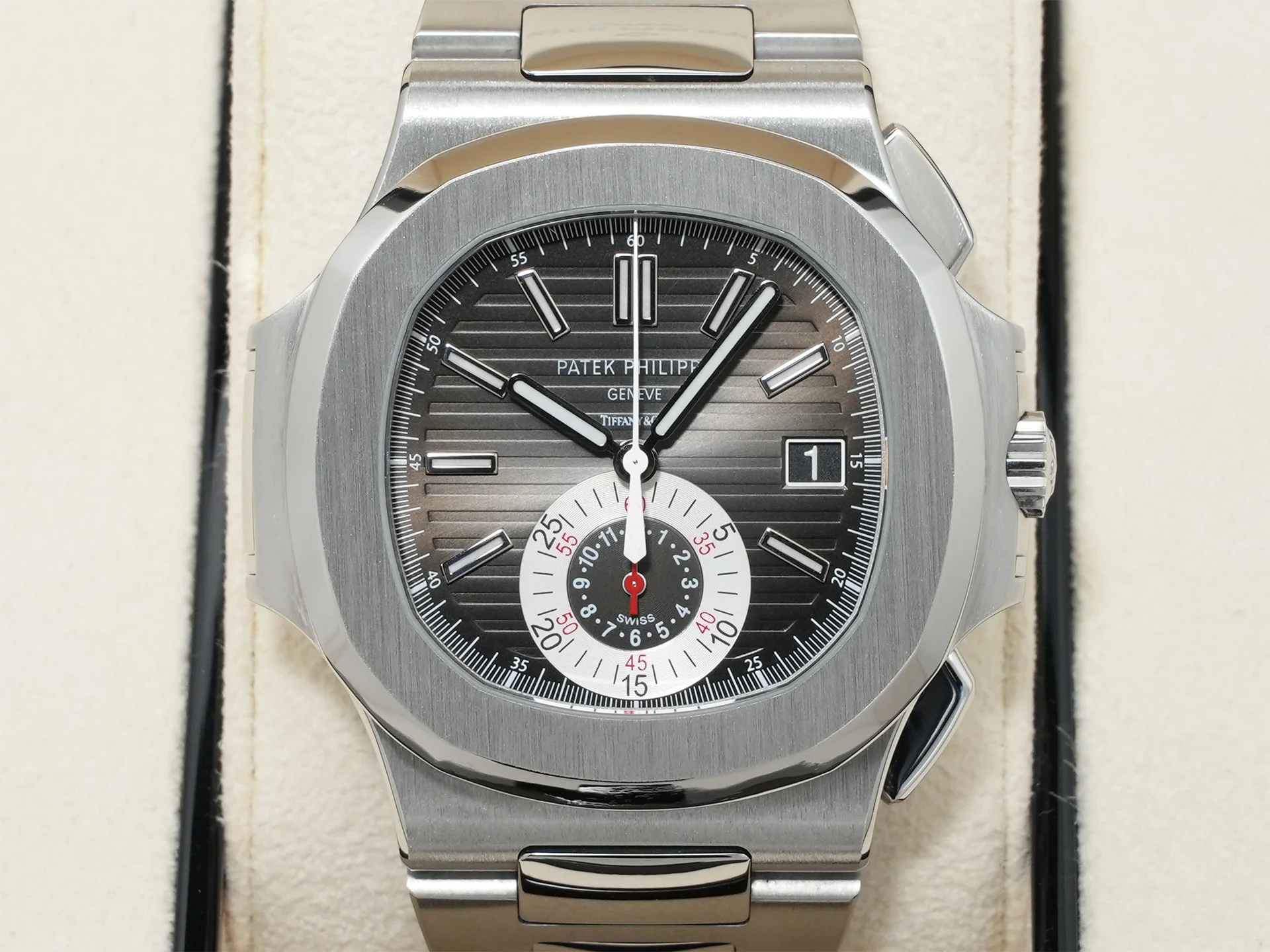 パテックフィリップ ノーチラス クロノグラフ TIFFANY＆CO. Ref.5980/1A-014 ステンレススチール ブラック文字盤 美品 ow758e55 - Image 2