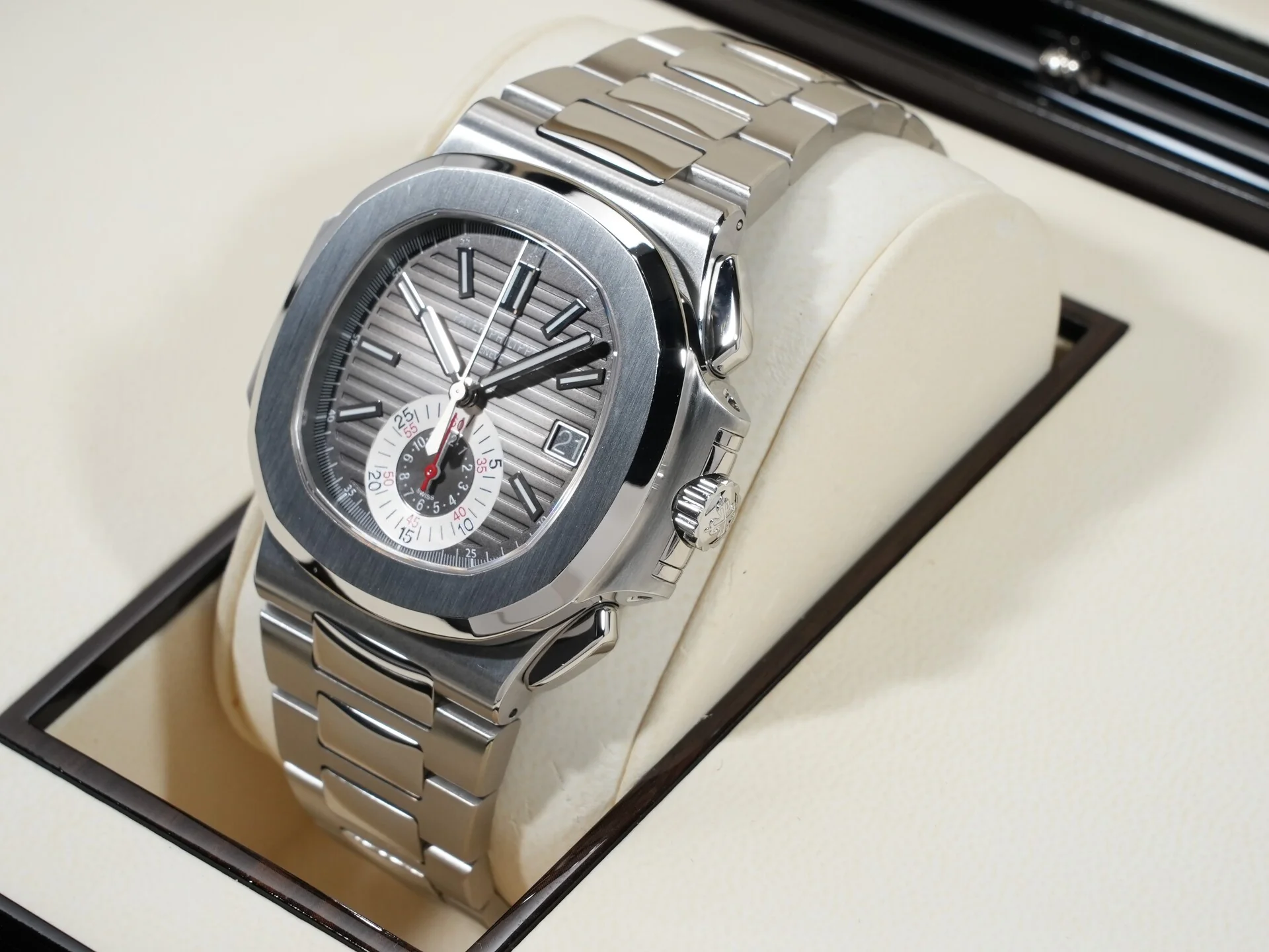 パテックフィリップ ノーチラス クロノグラフ Ref.5980/1A-014 ステンレススチール ブラック文字盤 - Image 4