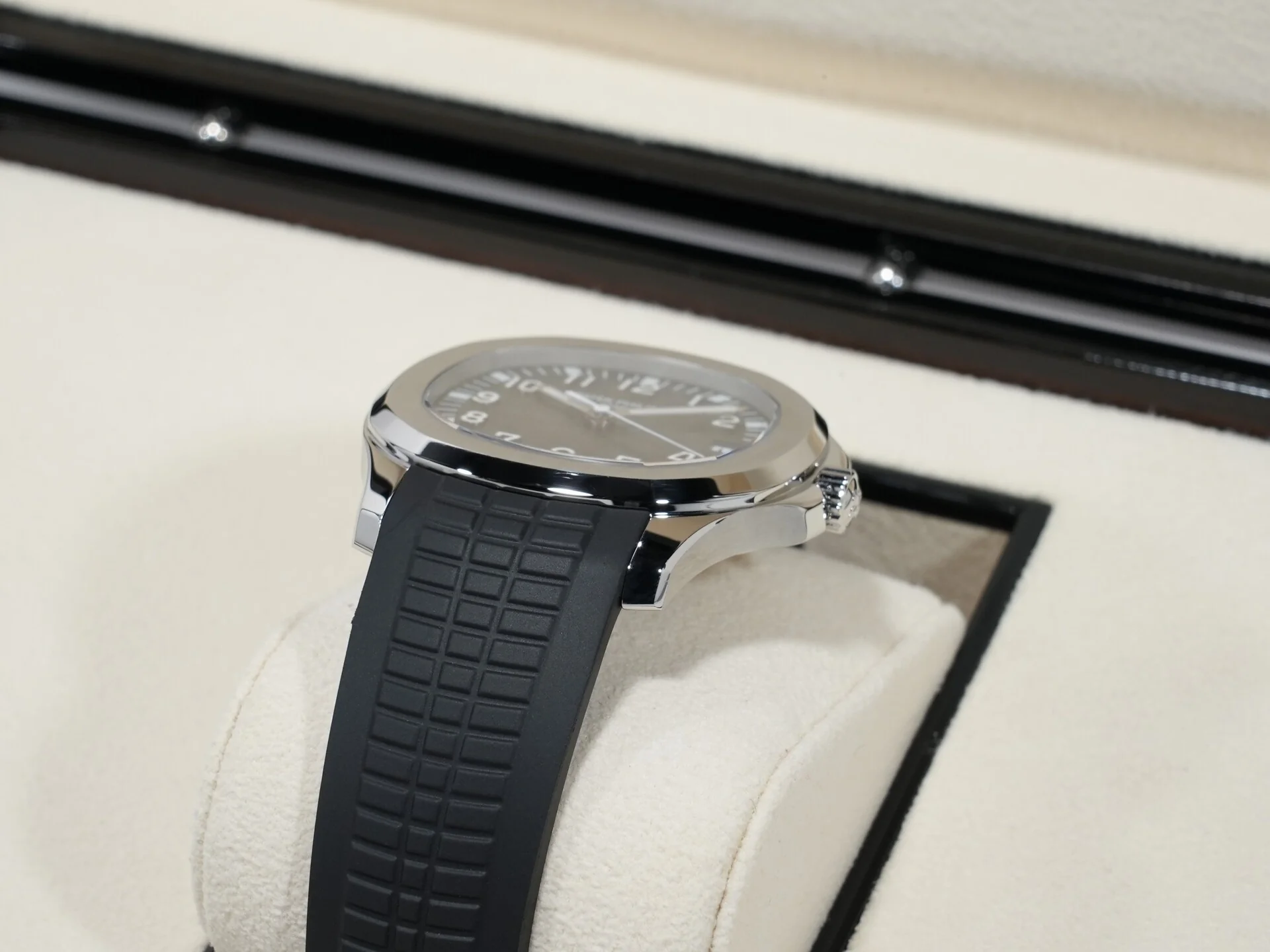 パテックフィリップ アクアノート Ref.5167A-001 ステンレススチール ブラック文字盤 中古 qnt5pf73 - Image 6