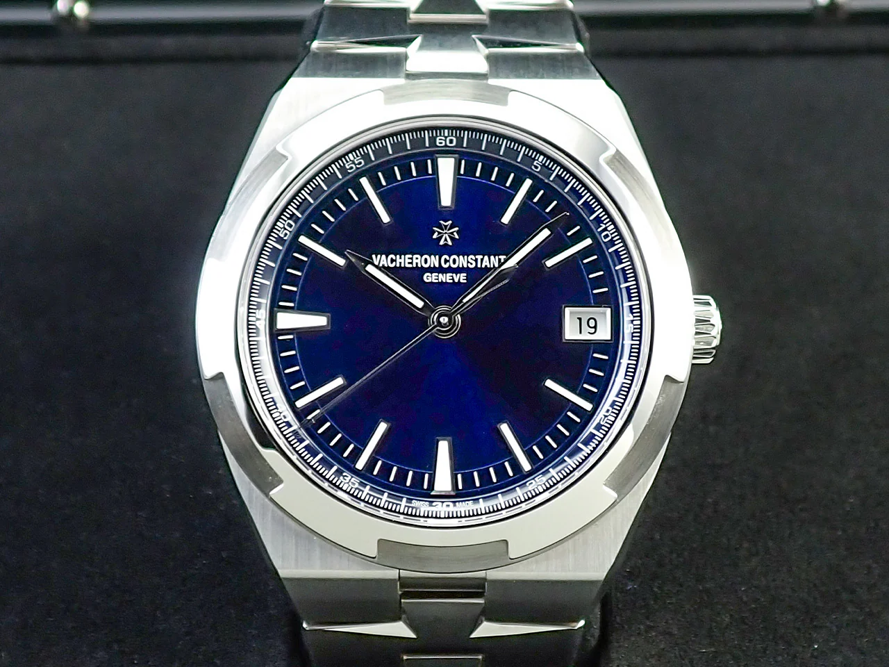 ヴァシュロンコンスタンタン オーヴァーシーズ Ref.4500V/110A-B128 ブルー文字盤 美品 RFMLAM95 - Image 2