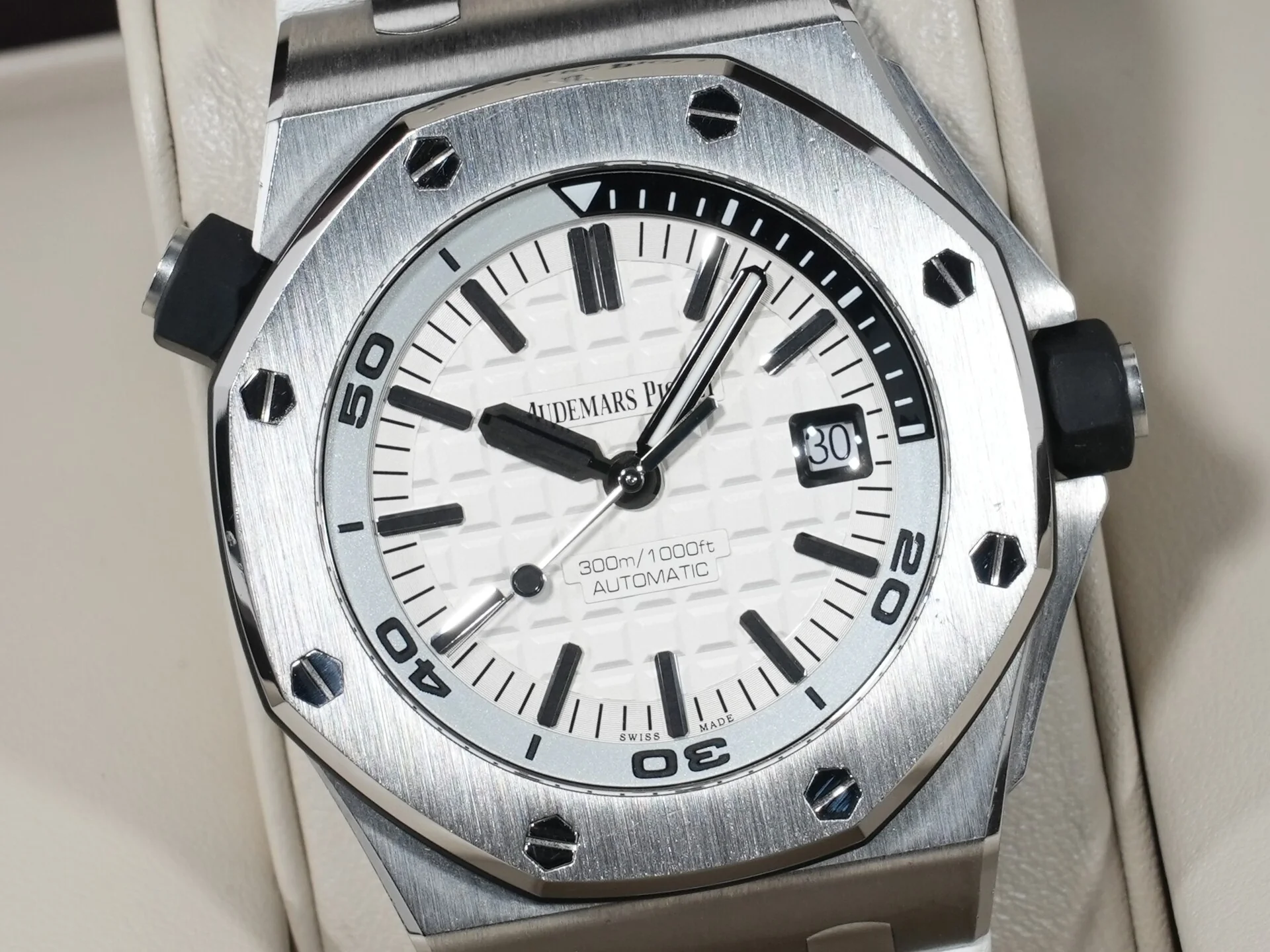 オーデマピゲ ロイヤルオーク オフショア ダイバー Ref.15710ST.OO.A002CA.02 ステンレススチール シルバー（メガタペストリー）文字盤 中古 rgkia2ei - Image 3