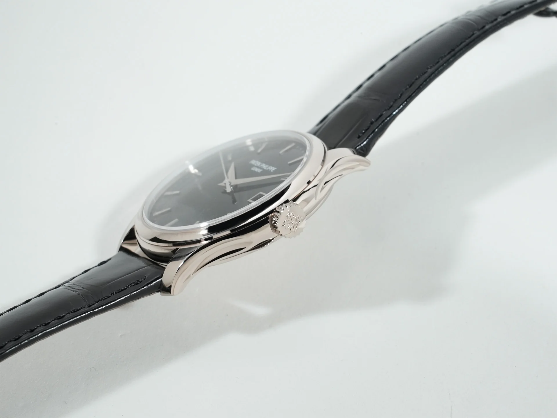 パテックフィリップ カラトラバ Ref.5227G-010 ホワイトゴールド ブラック文字盤 - Image 4