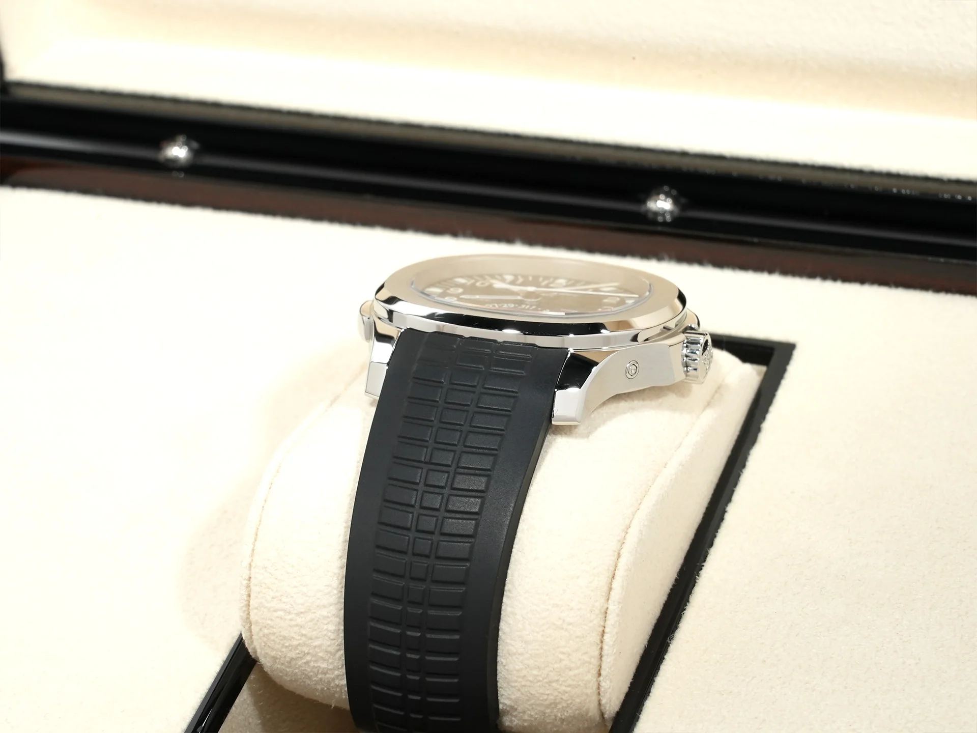 パテックフィリップ アクアノート トラベルタイム Ref.5164A-001 ステンレススチール ブラック文字盤 - Image 6