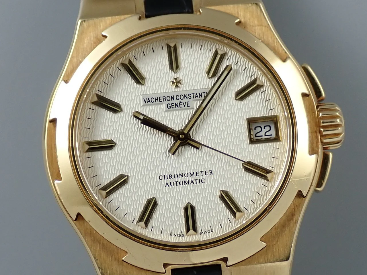 ヴァシュロンコンスタンタン オーヴァーシーズ Ref.42052/000J シルバー文字盤 中古 S6KKSVUK - Image 3