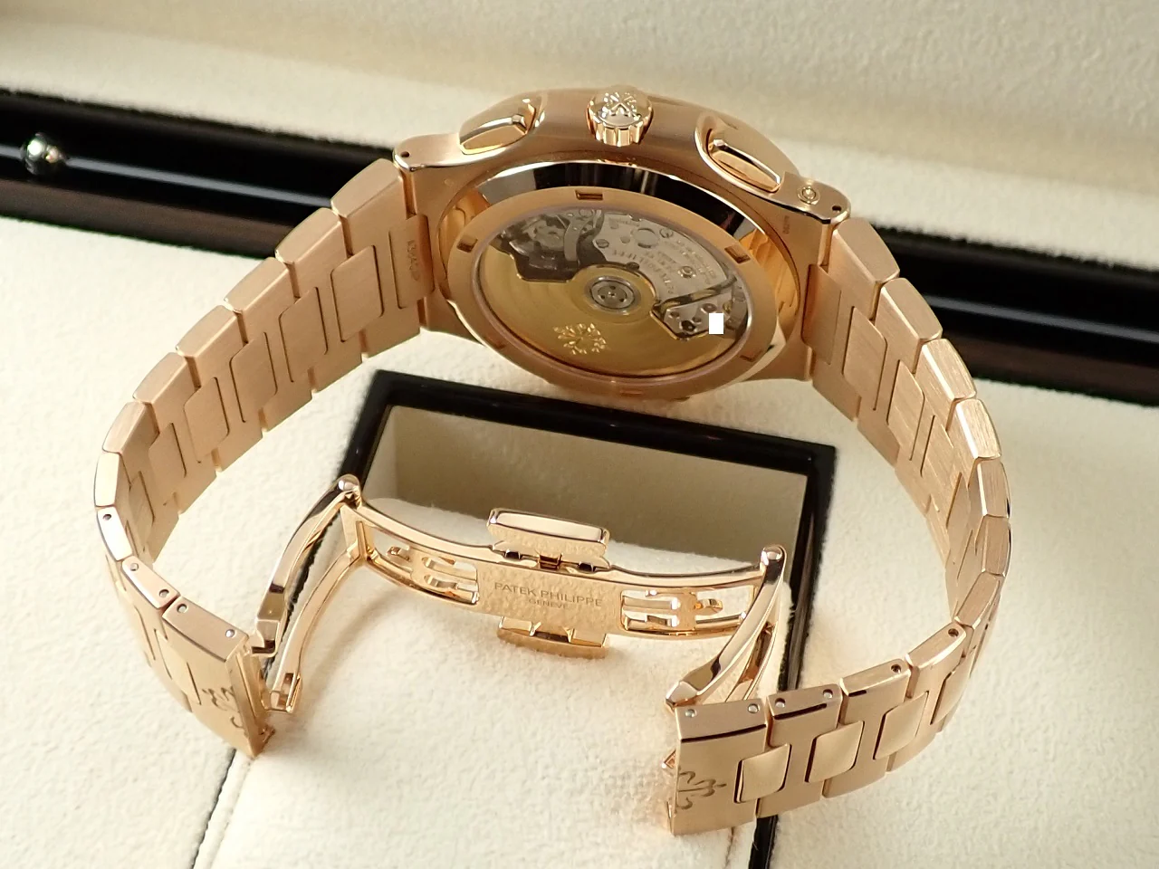 パテックフィリップ ノーチラス トラベルタイム クロノグラフ Ref.5990/1R-001 ローズゴールド ブルーソレイユ文字盤 - Image 8