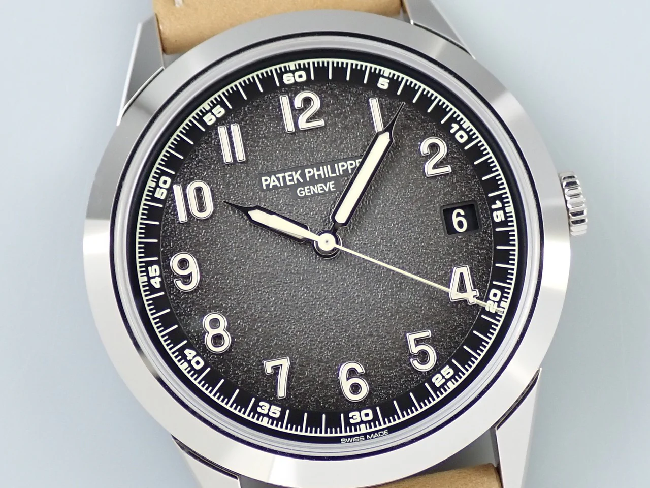 パテックフィリップ カラトラバ Ref.5226G-001 ホワイトゴールド ブラックグラデーションのテクスチャード ラック アントラサイト文字盤 - Image 3