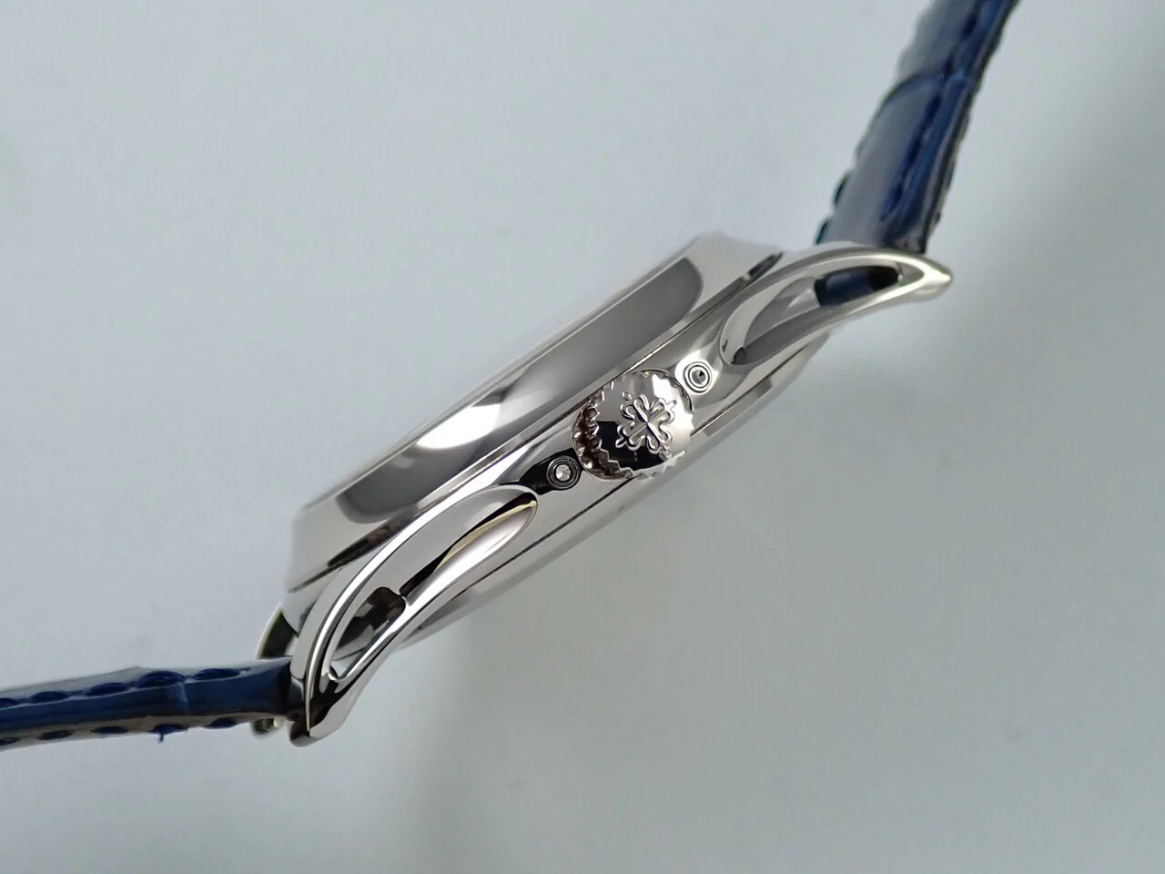パテックフィリップ アニュアルカレンダー Ref.5205G-013 ホワイトゴールド ブルーブラックグラデーション文字盤 - Image 4