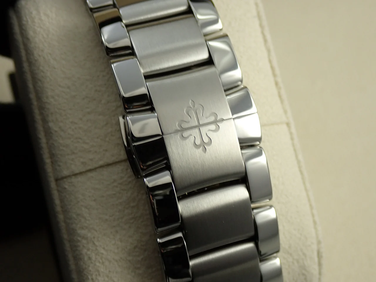パテックフィリップ アクアノート エクストララージ TIFFANY＆CO. Ref.5167/1A-001 ステンレススチール ブラック文字盤 - Image 6
