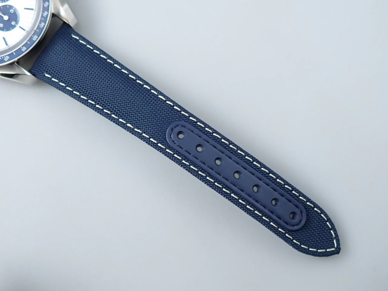 オメガ スピードマスター 記念モデル コーアクシャル マスター クロノメーター クロノグラフ 42MM Ref.310.32.42.50.02.001 シルバー文字盤 未使用 UW223440 - Image 9