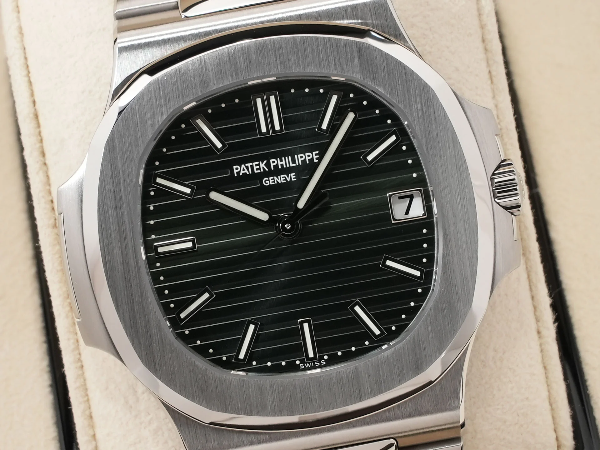 パテックフィリップ ノーチラス Ref.5711/1A-014 ステンレススチール グリーン文字盤 - Image 3