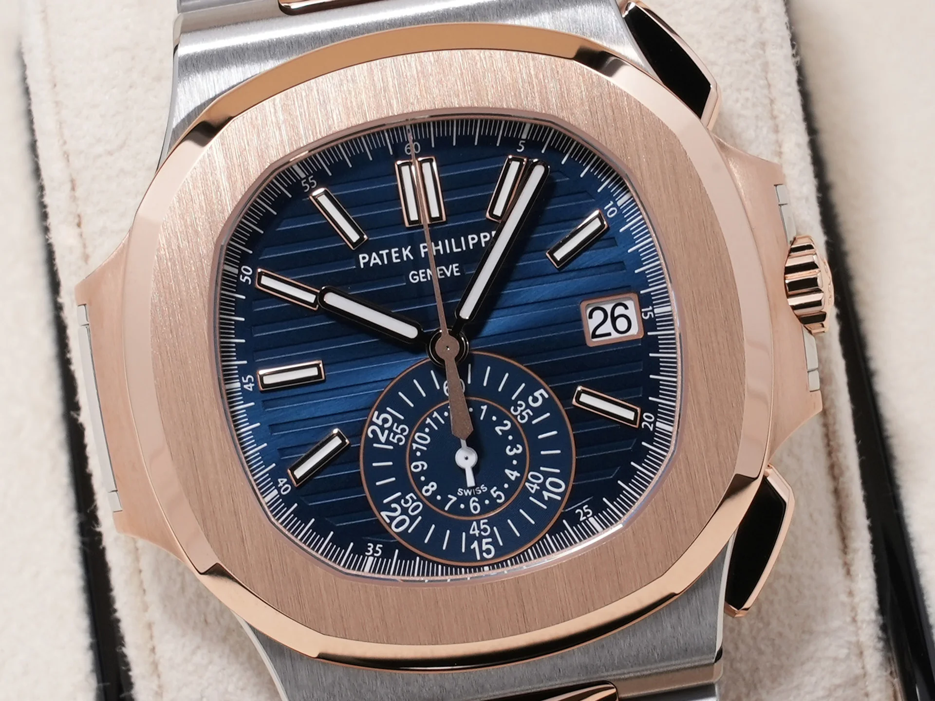 パテックフィリップ ノーチラス クロノグラフ Ref.5980/1AR-001 ステンレススチール/ローズゴールド ブルー文字盤 未使用 vwpdx3cg - Image 3