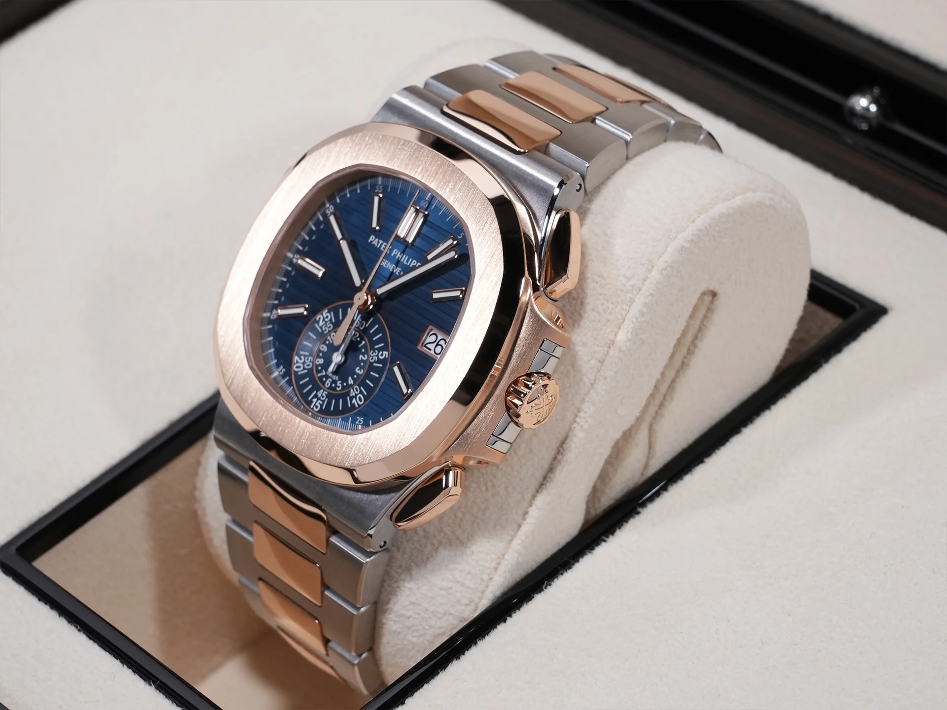 パテックフィリップ ノーチラス クロノグラフ Ref.5980/1AR-001 ステンレススチール/ローズゴールド ブルー文字盤 未使用 vwpdx3cg - Image 4