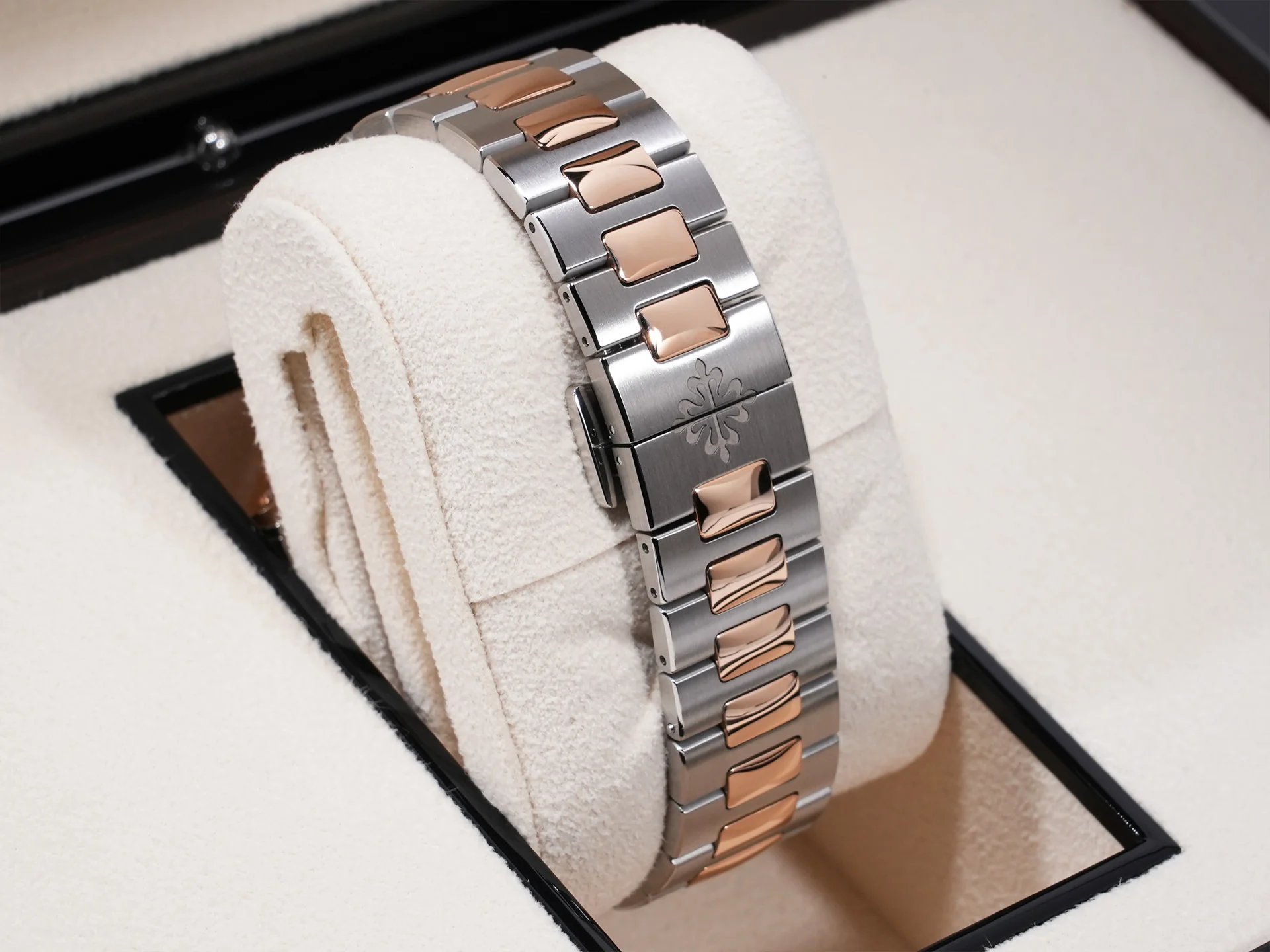 パテックフィリップ ノーチラス クロノグラフ Ref.5980/1AR-001 ステンレススチール/ローズゴールド ブルー文字盤 未使用 vwpdx3cg - Image 6