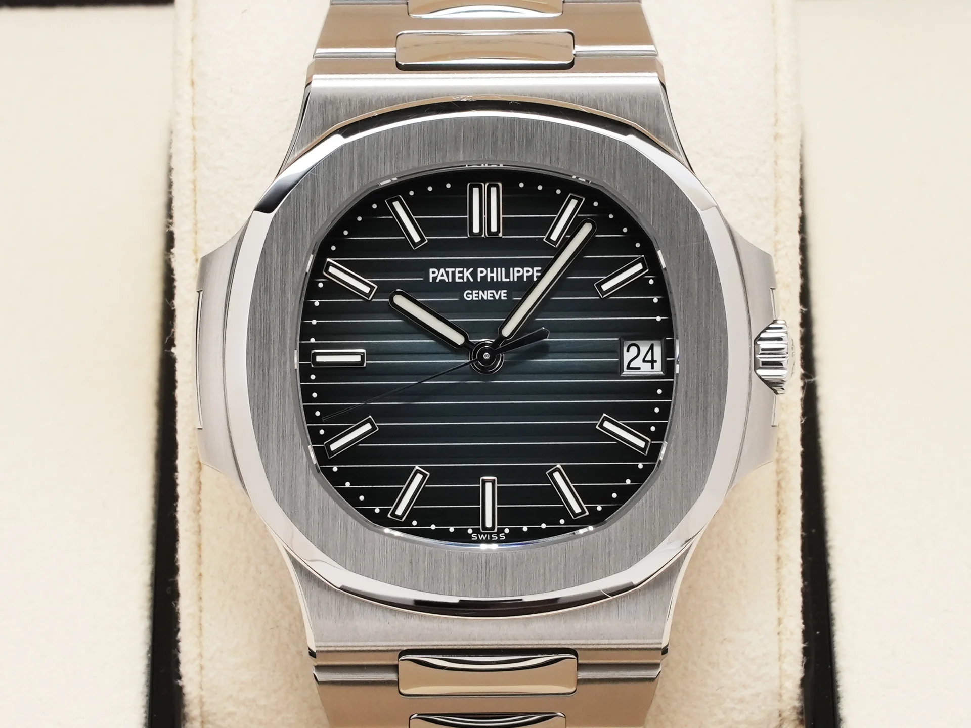 パテックフィリップ ノーチラス Ref.5711/1A-010 ステンレススチール ブルー文字盤 - Image 2