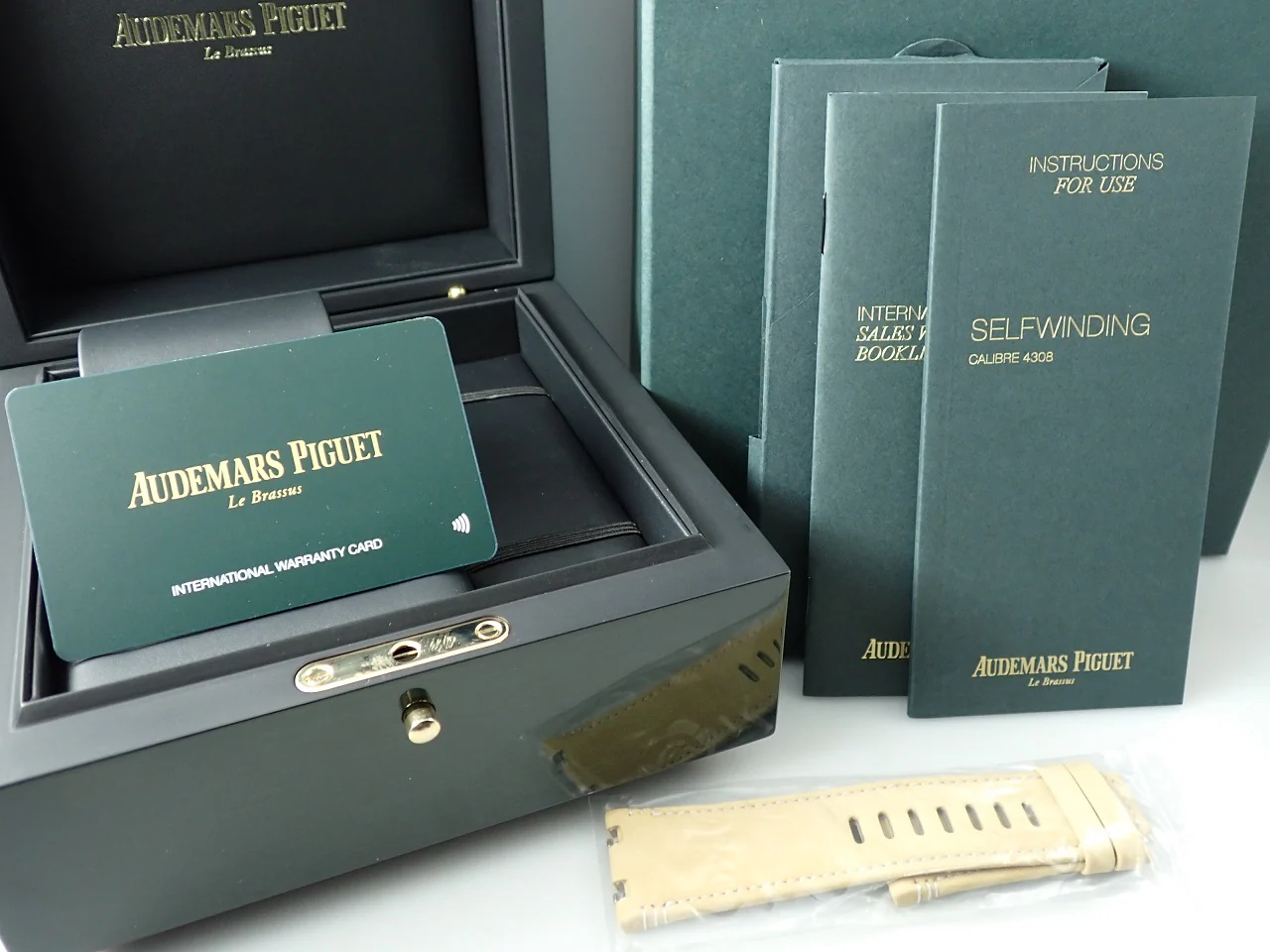 オーデマピゲ ロイヤルオーク オフショア ダイバー Ref.15720CN.OO.A002CA.01 ホワイトゴールド ブラック文字盤 - Image 9