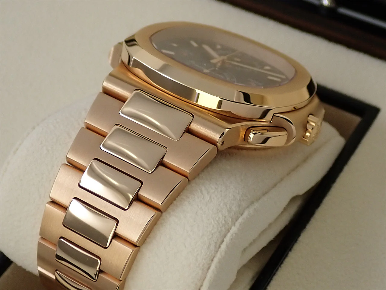 パテックフィリップ ノーチラス トラベルタイム クロノグラフ Ref.5990/1R-001 ローズゴールド ブルーソレイユ文字盤 - Image 6