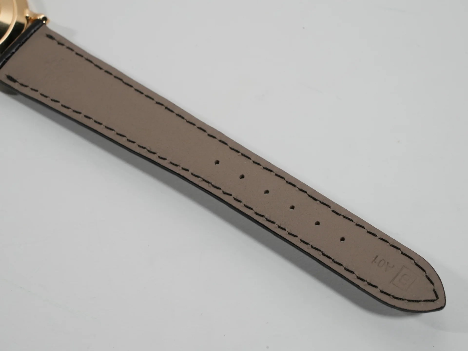 パテックフィリップ カラトラバ Ref.5022J イエローゴールド ゴールドギョーシェ文字盤 - Image 11