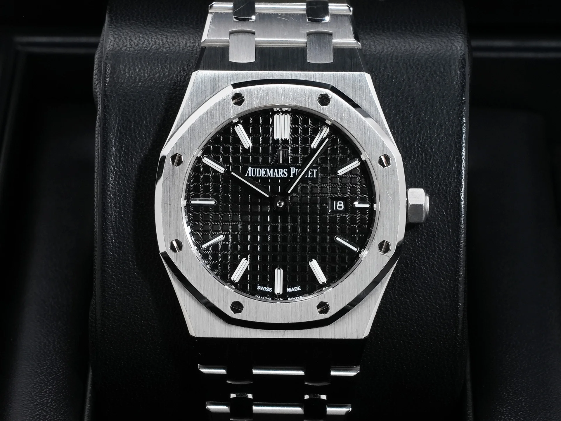 オーデマピゲ ロイヤルオーク クォーツ Ref.67650ST.OO.1261ST.01 ステンレススチール ブラック文字盤 - Image 2