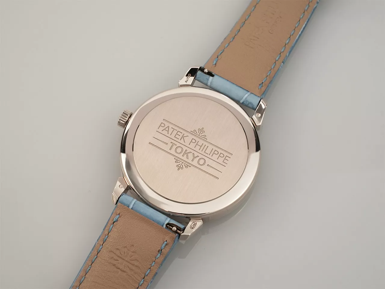 パテックフィリップ カラトラバ グランド エキシビジョン 東京2023 Ref.6127G-010/7127G-010 ホワイトゴールド ラックライトブルー(スカイブルー) ライラックトーン(パープル)文字盤 - Image 6
