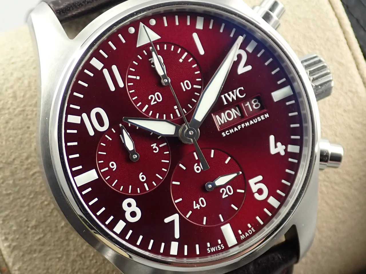 IWC パイロットウォッチ クロノグラフ 41 チャイニーズ ニューイヤー Ref.IW388107 バーガンディー文字盤 未使用 Z928A79J - Image 3