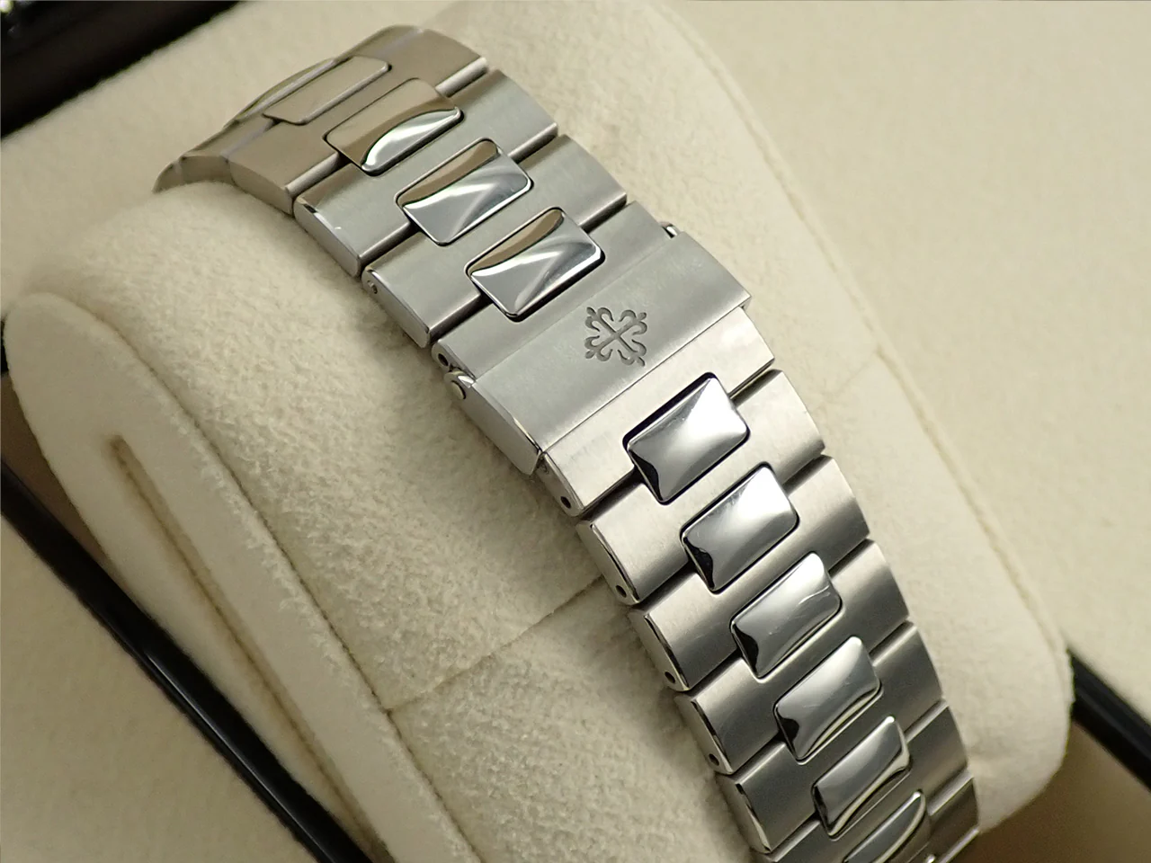 パテックフィリップ ノーチラス Ref.5711/1A-010 ステンレススチール ブルー文字盤 - Image 7