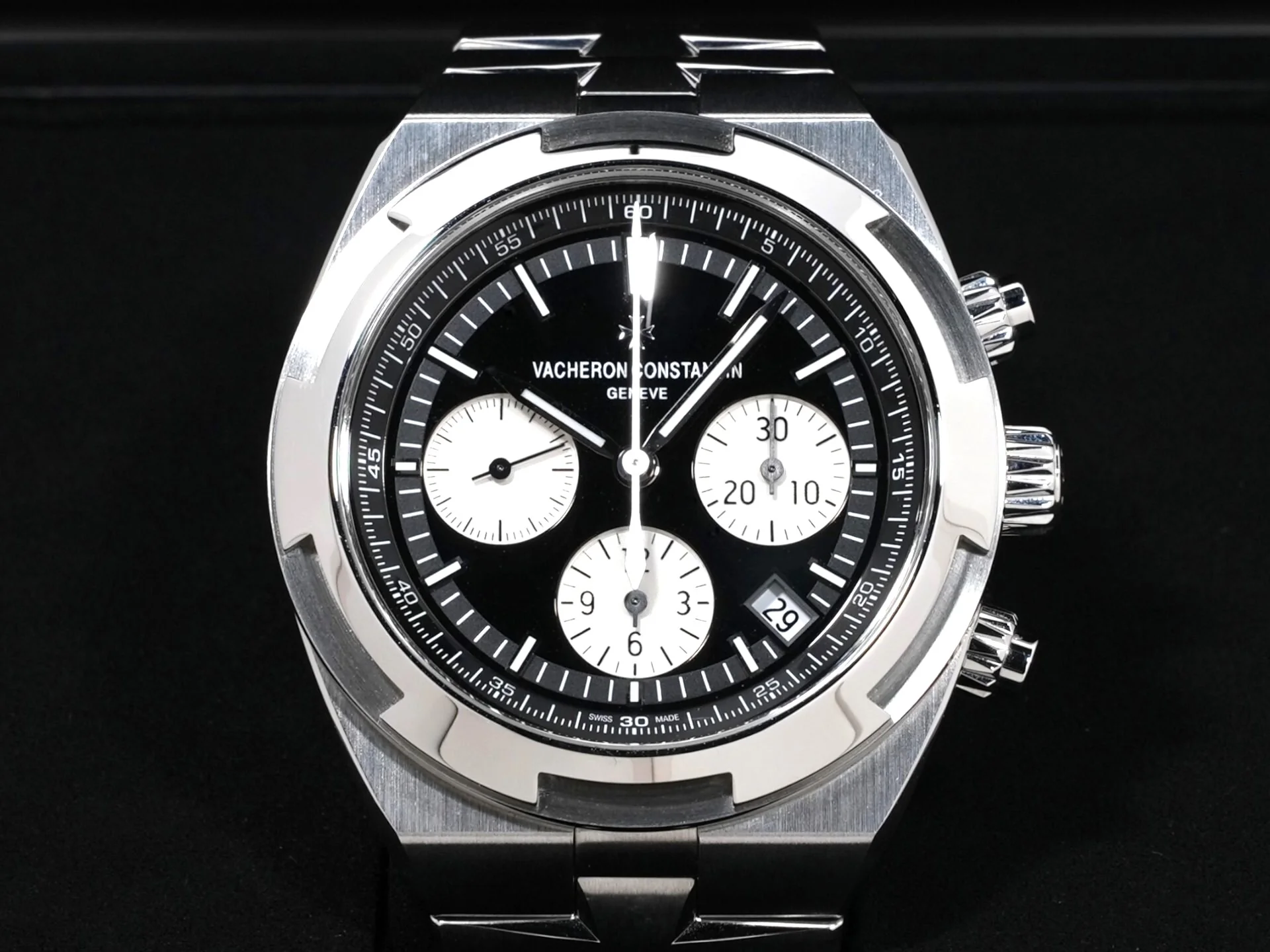 ヴァシュロンコンスタンタン オーヴァーシーズ クロノグラフ Ref.5500V/110A-B481 ブラック文字盤 中古 zm6g2xjn - Image 2
